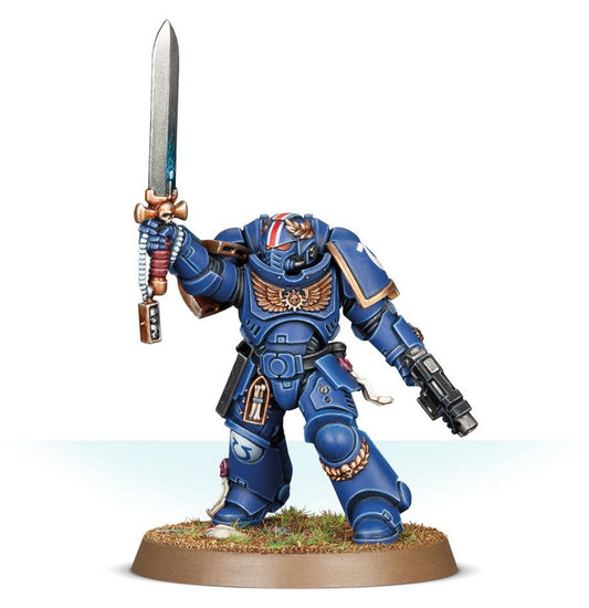40K: Space Marines - Primaris Lieutenant With Power Sword